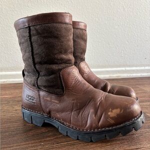 UGG Australia Beacon Boots Mens
10 Brown Leather Sheepskin Pull On 5485